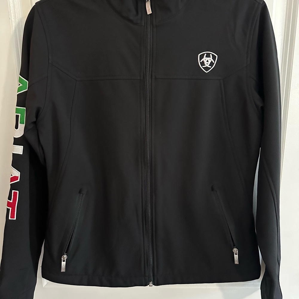 New Ariat Black Jacket with Logo and Colorful Logo  Sleeve
